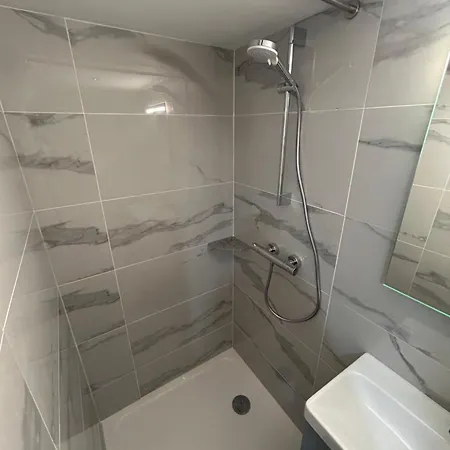 Logement Climatise , Moderne , Hyper Centre *